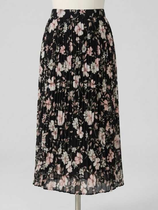 Suzy Shier Dresses & Skirts - Suzy Shier Pleated Black Floral Midi Skirt